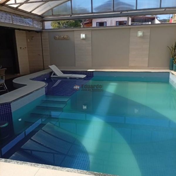 LINDA CASA COM 04 DORMIT�RIOS E MOBILIADA CENTRO D