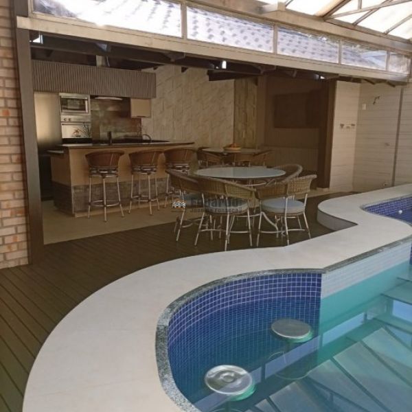 LINDA CASA COM 04 DORMIT�RIOS E MOBILIADA CENTRO D