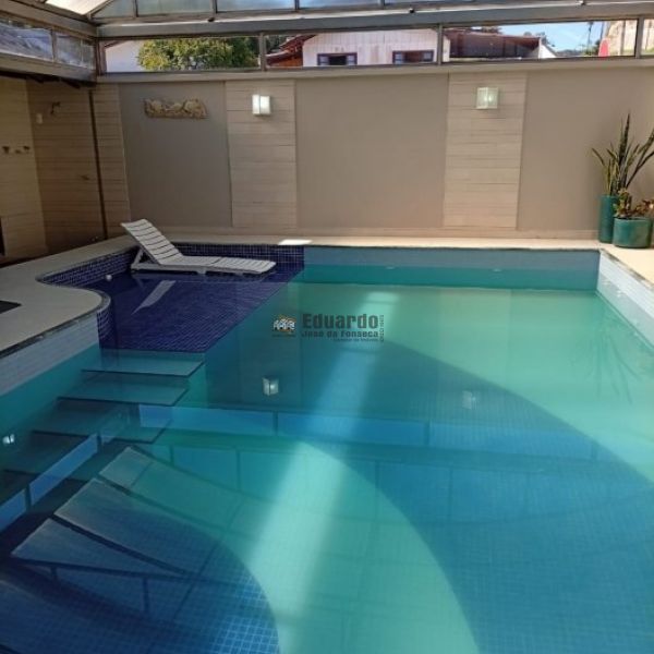 LINDA CASA COM 04 DORMIT�RIOS E MOBILIADA CENTRO D