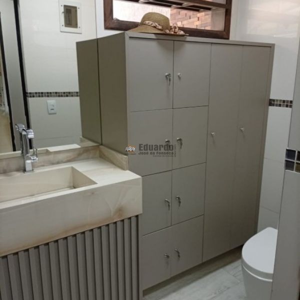 LINDA CASA COM 04 DORMIT�RIOS E MOBILIADA CENTRO D