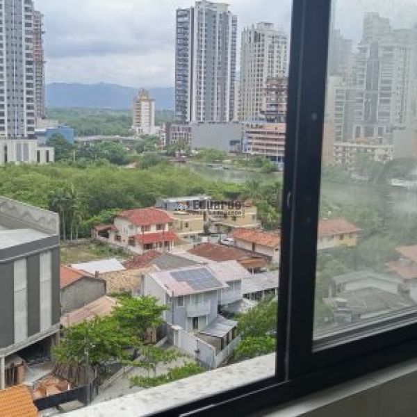 APARTAMENTO ALTO PADR�O 30 METROS DO MAR