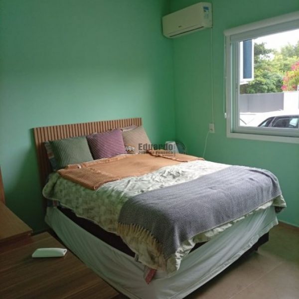 CASA COM 03 DORMIT�RIOS NA PRAIA DE BOMBAS