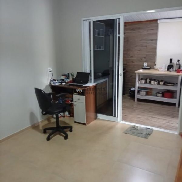 CASA COM 03 DORMIT�RIOS NA PRAIA DE BOMBAS