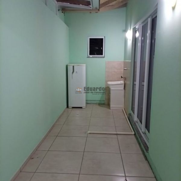 CASA COM 03 DORMIT�RIOS NA PRAIA DE BOMBAS