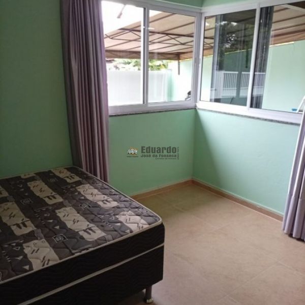 CASA COM 03 DORMIT�RIOS NA PRAIA DE BOMBAS