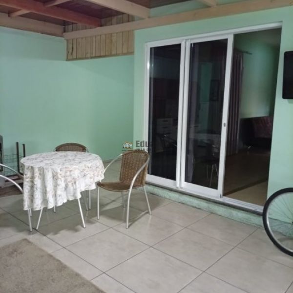 CASA COM 03 DORMIT�RIOS NA PRAIA DE BOMBAS