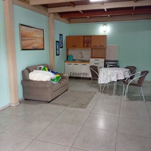 CASA COM 03 DORMIT�RIOS NA PRAIA DE BOMBAS