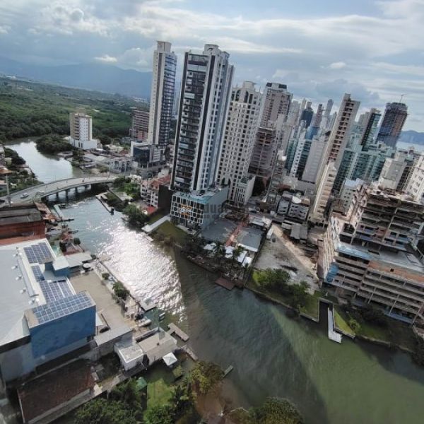 APARTAMENTO COM 02 SU�TES PR�XIMO AO PIER E HARD R