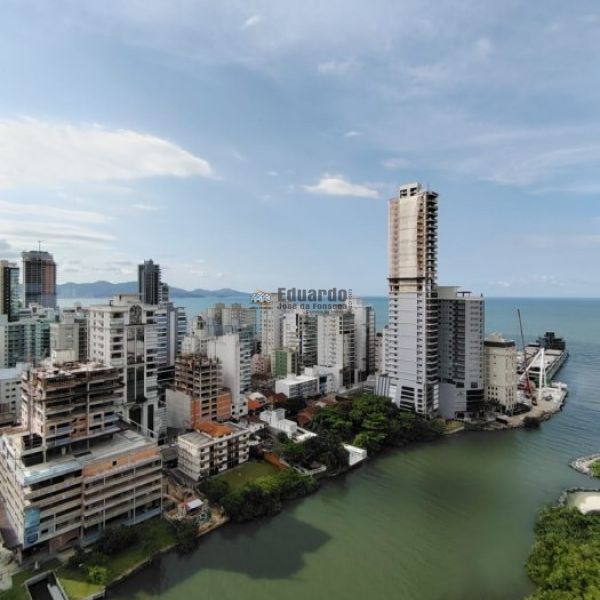 APARTAMENTO COM 02 SU�TES PR�XIMO AO PIER E HARD R