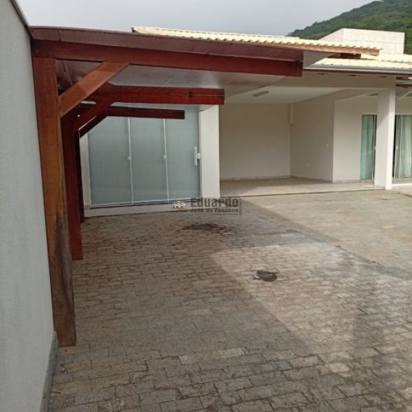 CASA NO CORA��O DE PORTO BELO