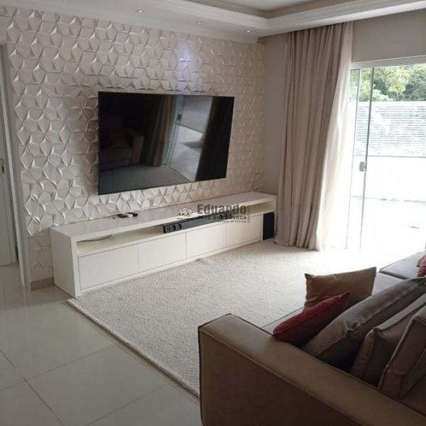 CASA NO CORA��O DE PORTO BELO