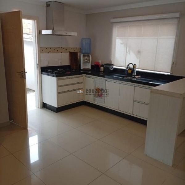 CASA NO CORA��O DE PORTO BELO