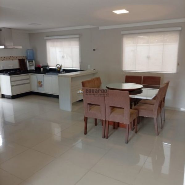 CASA NO CORA��O DE PORTO BELO