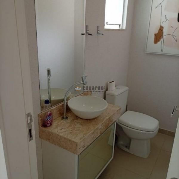 CASA NO CORA��O DE PORTO BELO