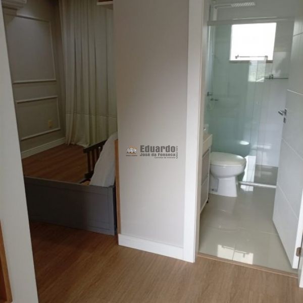 CASA NO CORA��O DE PORTO BELO