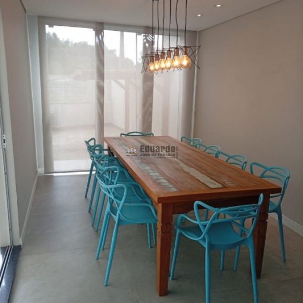 CASA NO CORA��O DE PORTO BELO