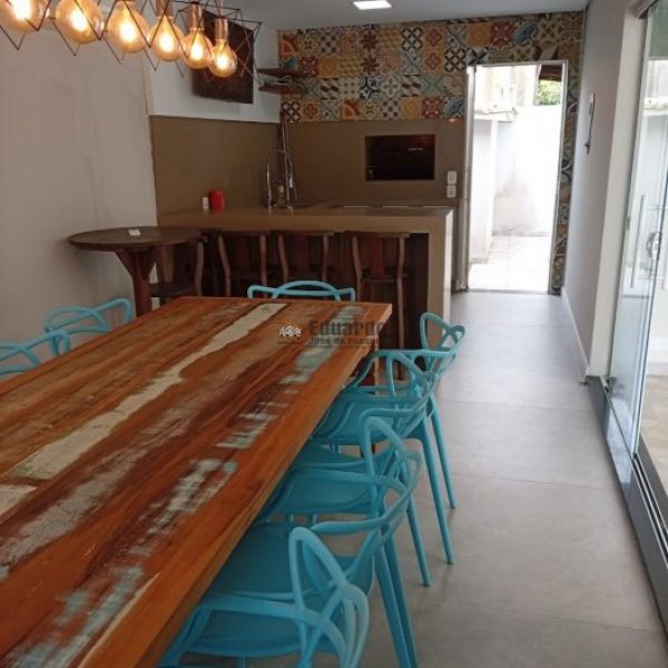 CASA NO CORA��O DE PORTO BELO