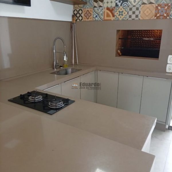 CASA NO CORA��O DE PORTO BELO