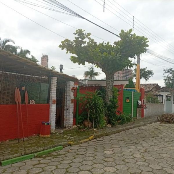 CASA NO BAIRRO VILA NOVA 