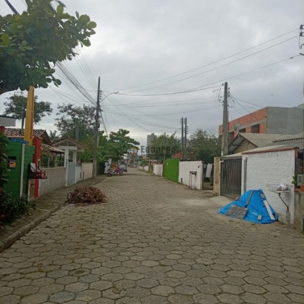 CASA NO BAIRRO VILA NOVA 