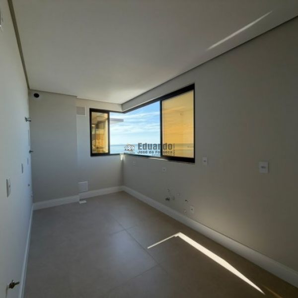 APARTAMENTO FRENTE MAR COM 03 SU�TES