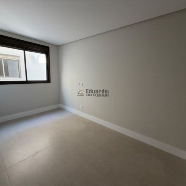 APARTAMENTO FRENTE MAR COM 03 SU�TES