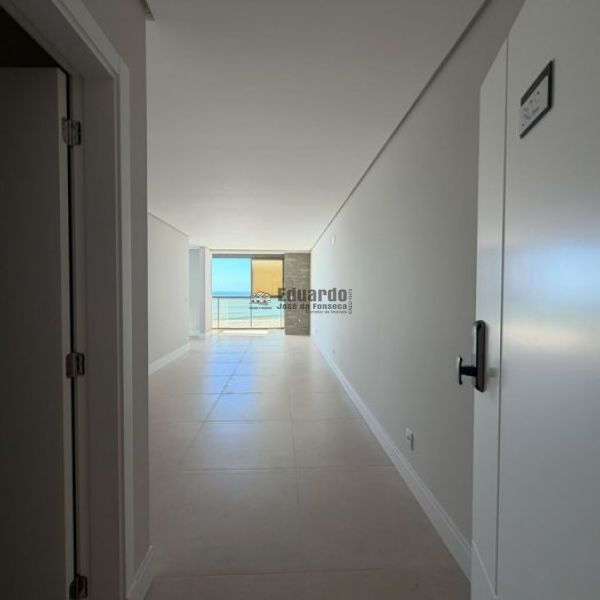 APARTAMENTO FRENTE MAR COM 03 SU�TES