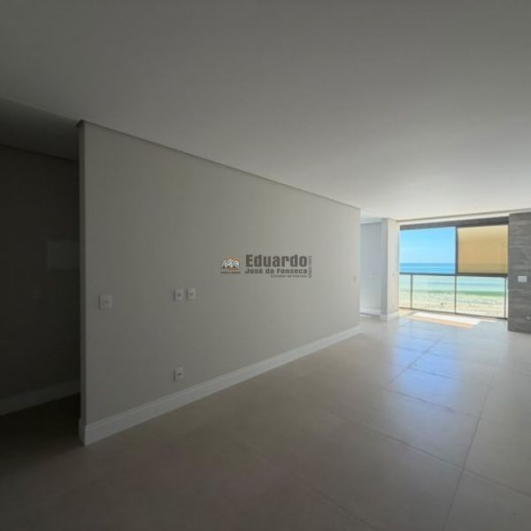 APARTAMENTO FRENTE MAR COM 03 SU�TES