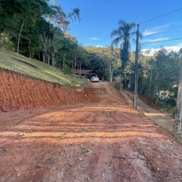 CASA RUSTICA  DE MADEIRA SOBRE TERRENO NO BAIRRO O