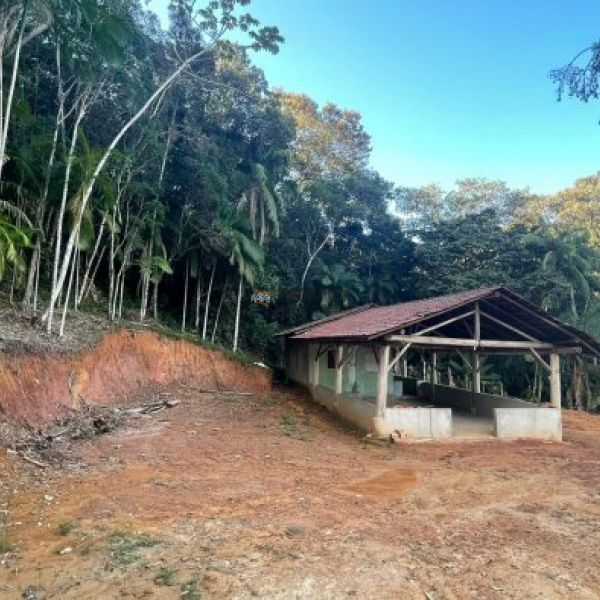 CASA RUSTICA  DE MADEIRA SOBRE TERRENO NO BAIRRO O