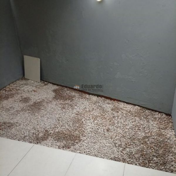 SOBRADO COM DUAS SU�TES E DUAS VAGAS