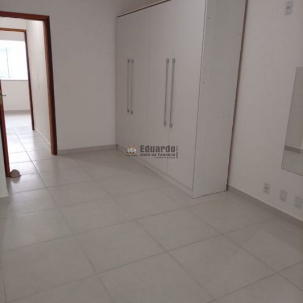 SOBRADO COM DUAS SU�TES E DUAS VAGAS