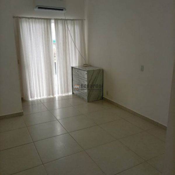 SOBRADO COM DUAS SU�TES E DUAS VAGAS