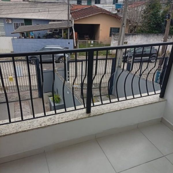 SOBRADO COM DUAS SU�TES E DUAS VAGAS