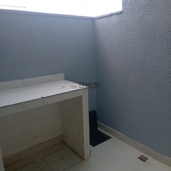 SOBRADO GEMINADO COM 02 SU�TES NOVO,PRONTO PARA MO