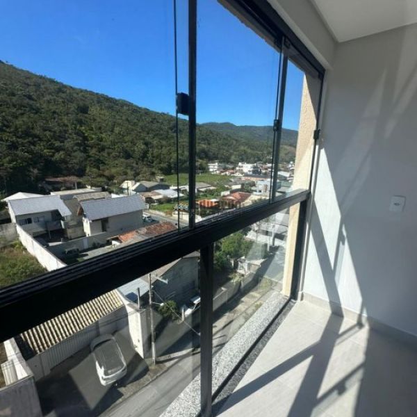 APARTAMENTO COM VISTA ESPETACULAR PARA  A  MONTANH