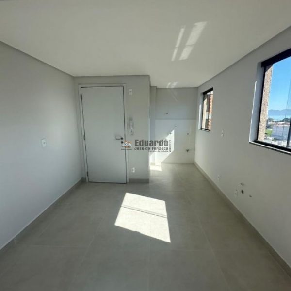 APARTAMENTO COM VISTA ESPETACULAR PARA  A  MONTANH