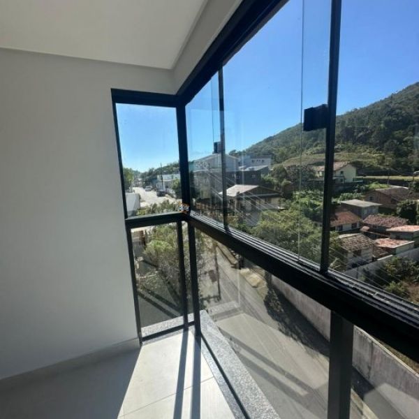 APARTAMENTO COM VISTA ESPETACULAR PARA  A  MONTANH