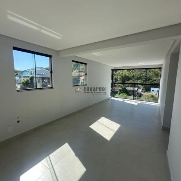 APARTAMENTO COM VISTA ESPETACULAR PARA  A  MONTANH