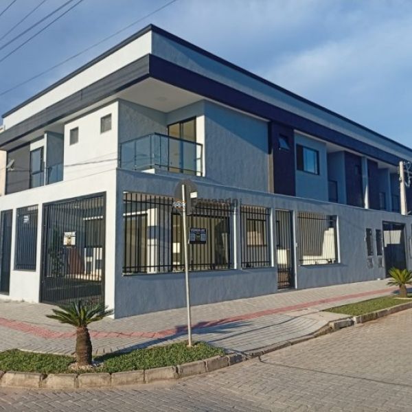 SOBRADO GEMINADO COM 03 SU�TES