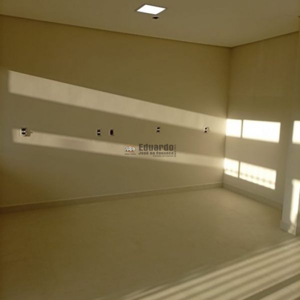 SOBRADO GEMINADO COM 03 SU�TES