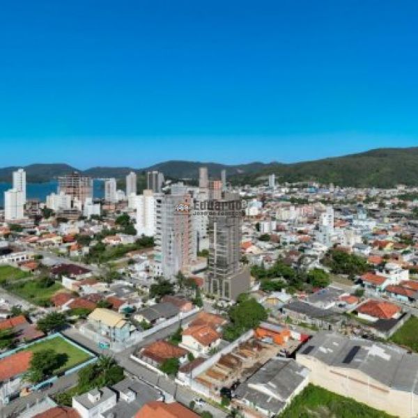 APARTAMENTO 03 SU�TES EM �TIMA LOCALIZA��O.