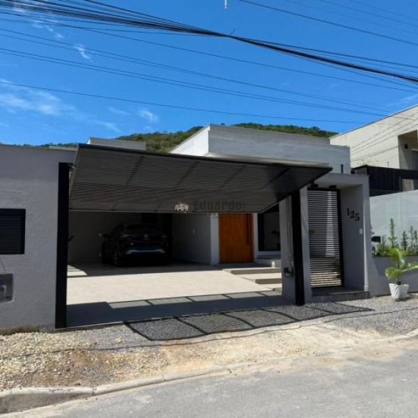 CASA DUAS SU�TES E DUAS VAGAS