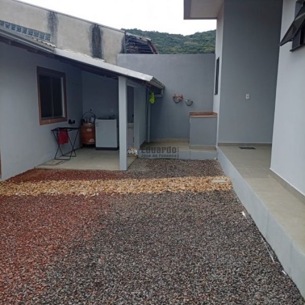 CASA DUAS SU�TES E DUAS VAGAS