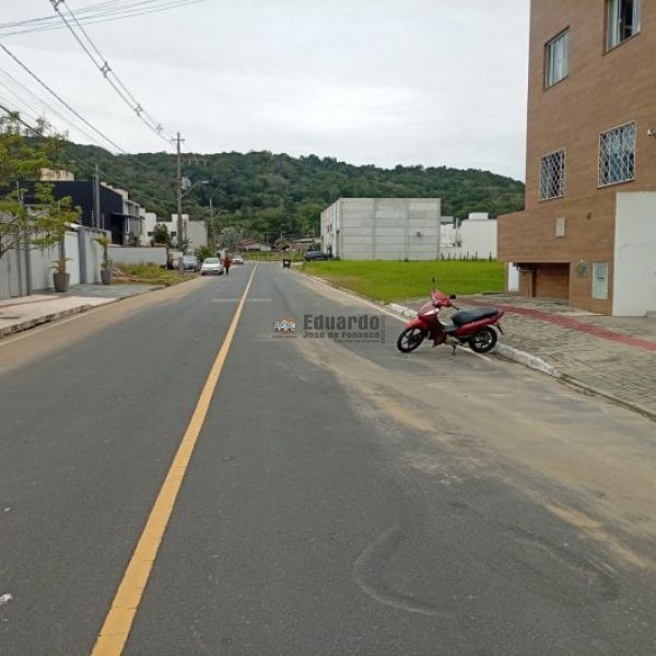 TERRENO PR�XIMO A UNIVERSIDADE EM BAL.CAMBORI�