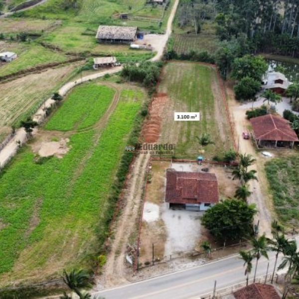 TERRENO COM 3.100M� NO OLIVEIRA EM TIJUCAS