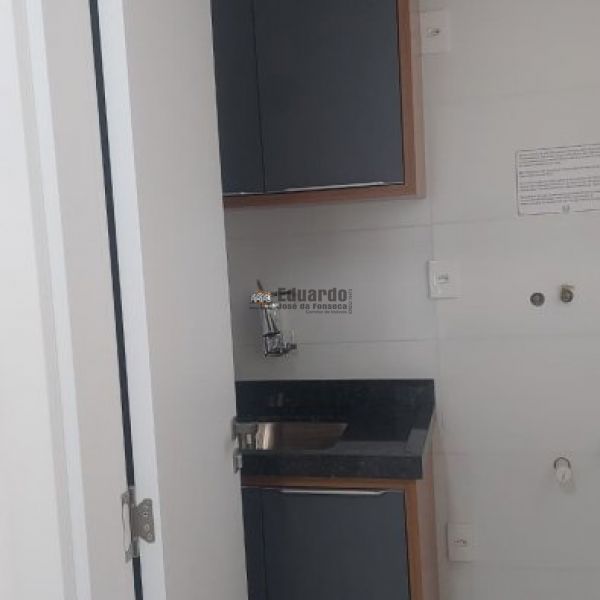 APARTAMENTO PR�XIMO AO MAR MOBILIADO