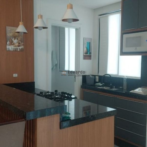 APARTAMENTO PR�XIMO AO MAR MOBILIADO