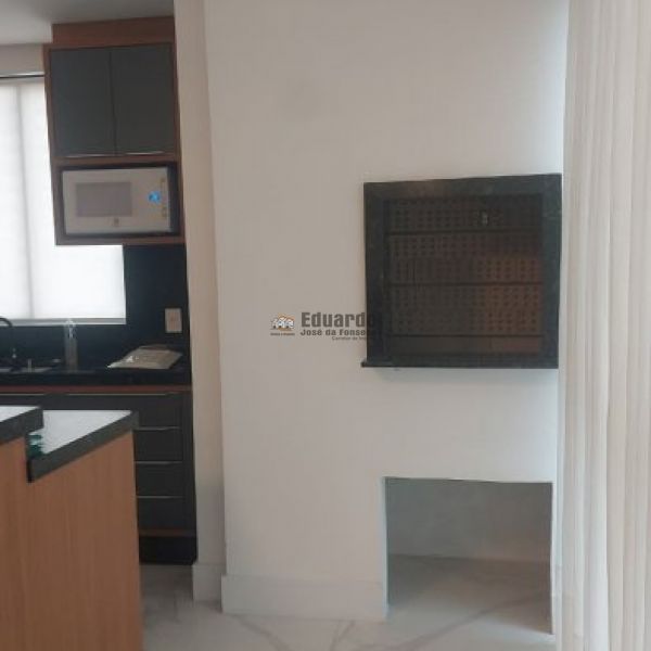 APARTAMENTO PR�XIMO AO MAR MOBILIADO