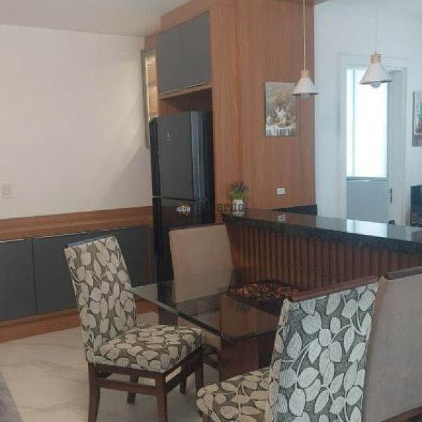 APARTAMENTO PR�XIMO AO MAR MOBILIADO